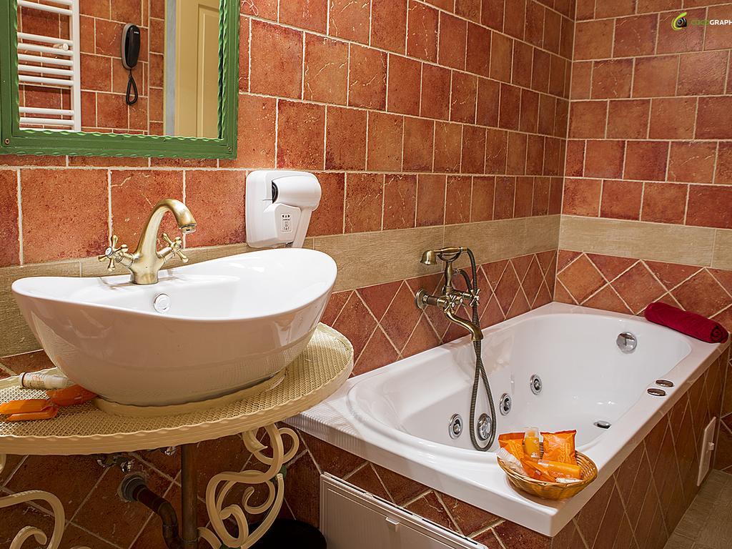 Country Court Bed & Breakfast Curteni Ngoại thất bức ảnh
